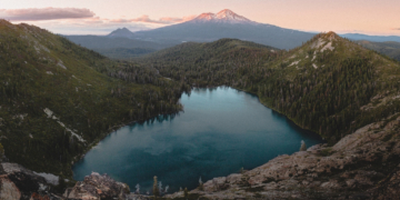 A Woman Found 200 Speakers Screaming on Mount Shasta, and Nobody Knows Why