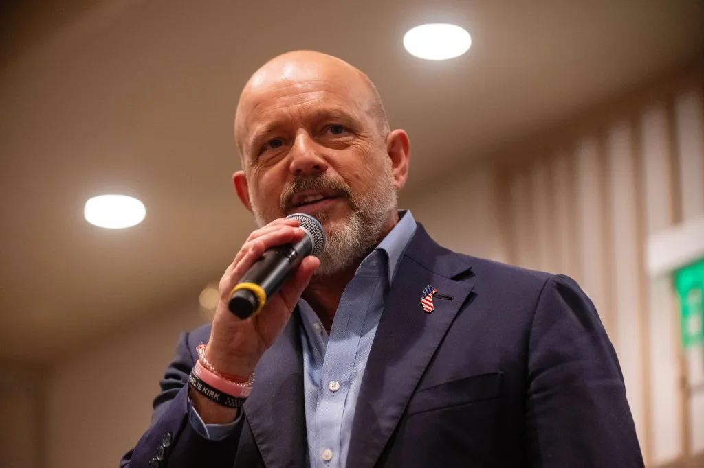 Steve Hilton speaking into a microphone.