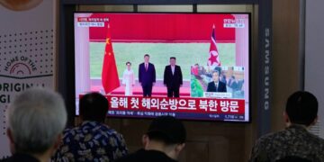Chinese leader Xi Jinping makes rare trip to North Korea in show of unity