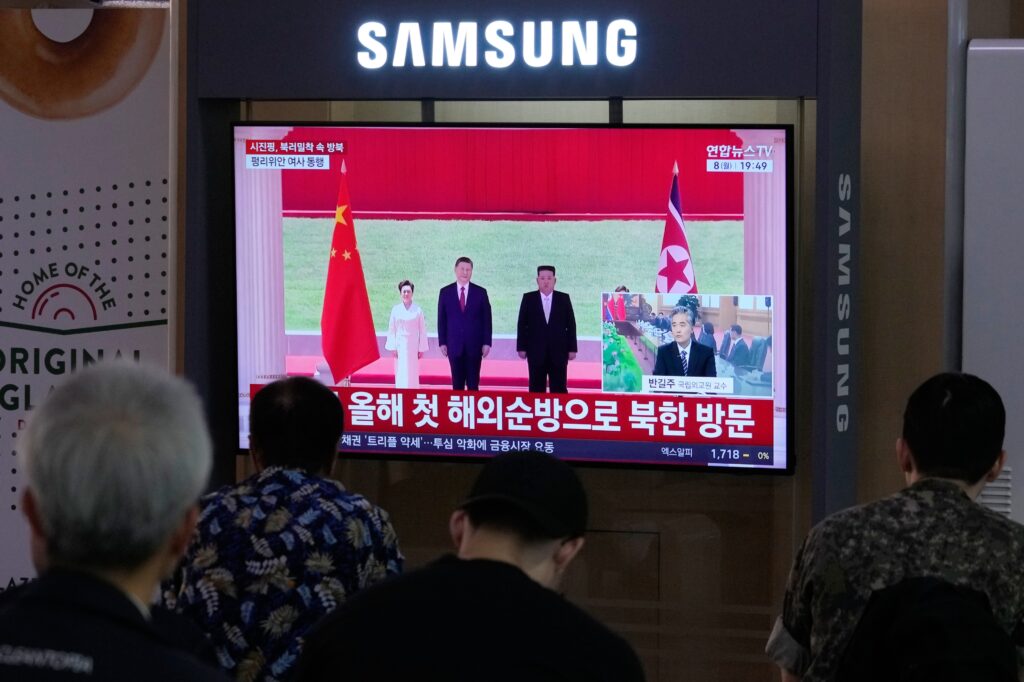 Chinese leader Xi Jinping makes rare trip to North Korea in show of unity