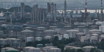 While the World Scrambles for Oil, China Sits on Full Tanks