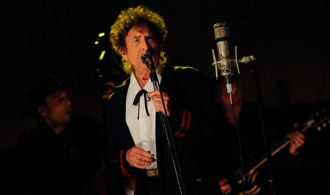 Jeff Tweedy Was Once the Middleman for a Flirty Exchange Between Bob Dylan and a Legendary Soul Singer