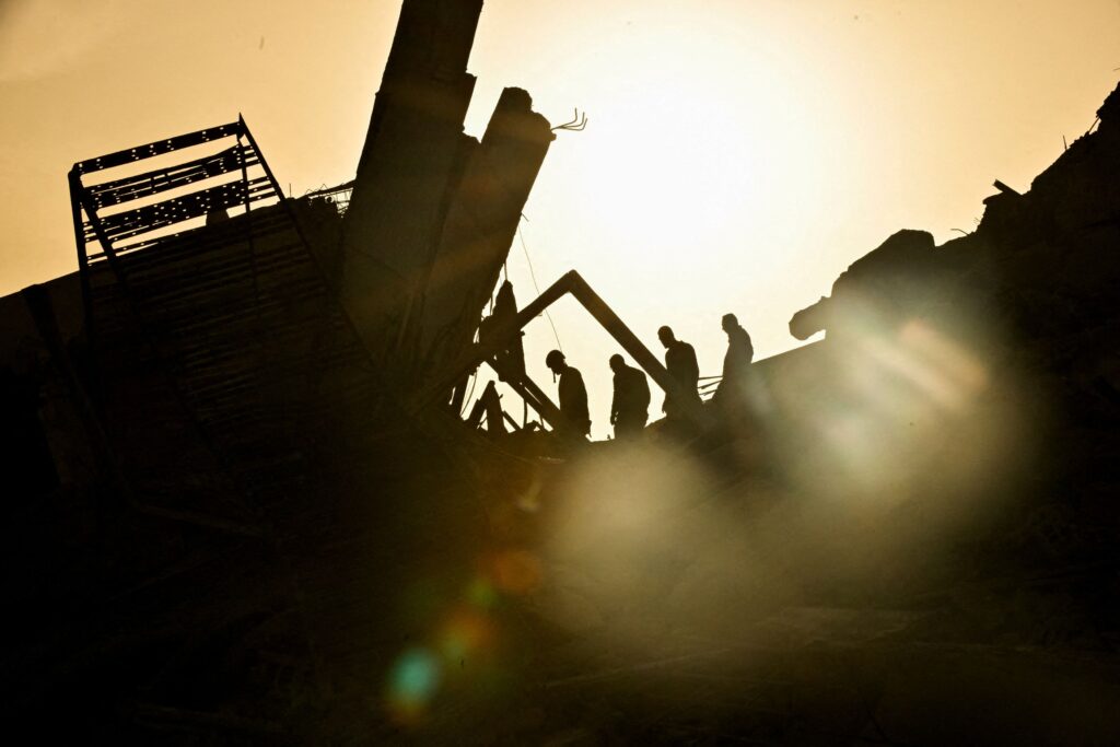 Quakes give U.S. opportunity to transform Venezuela from foe to friend
