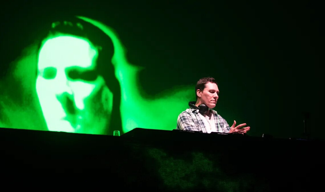 4 Electronic Tracks That Were Way Ahead of Their Time (And Arguably Even Better Today)