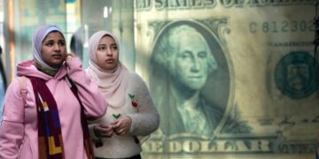 Dollar hits 13-month high as foreign investors overlook worries about Trump
