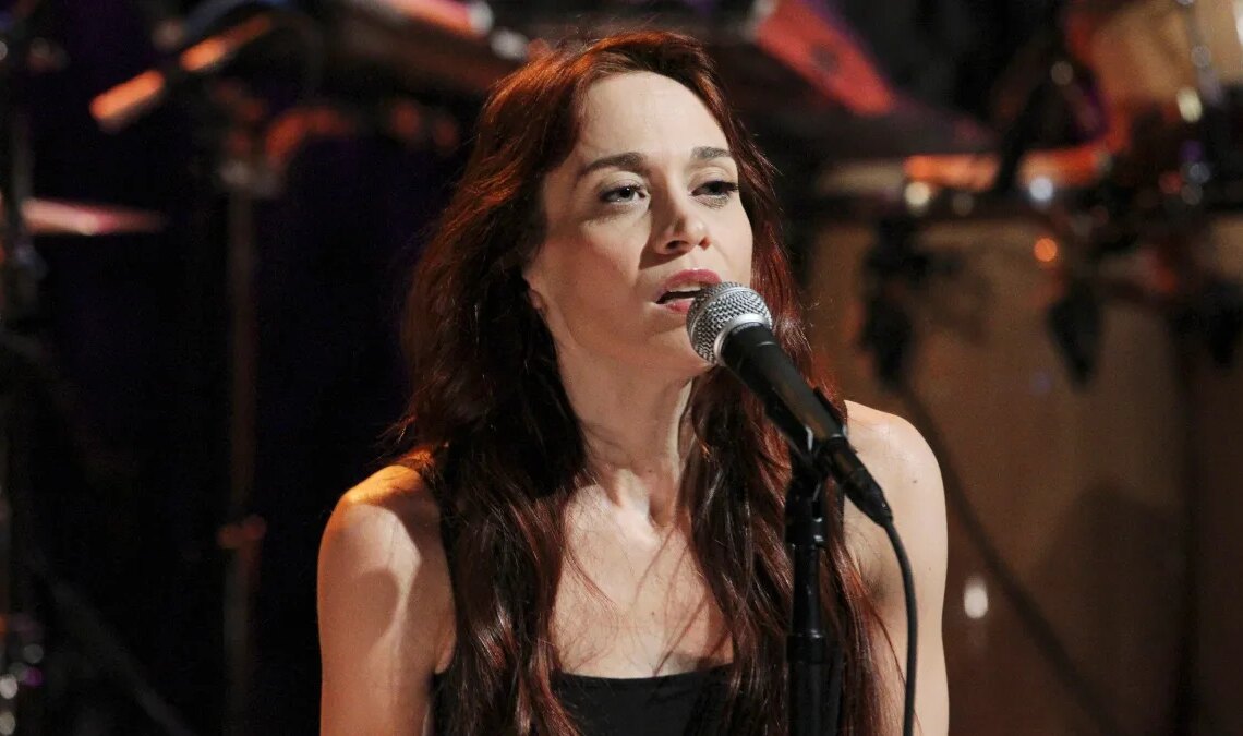 14 Years Ago, This Y2K Art Pop Icon Released an Album She Recorded in Secret, Featuring Strange Instruments Like ‘Voice of Pain’ and ‘Truck Stomping’