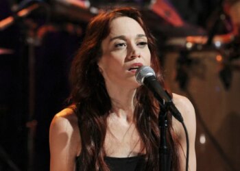 14 Years Ago, This Y2K Art Pop Icon Released an Album She Recorded in Secret, Featuring Strange Instruments Like ‘Voice of Pain’ and ‘Truck Stomping’