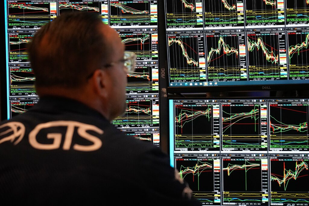 Global stocks plunge as tech sell-off deepens
