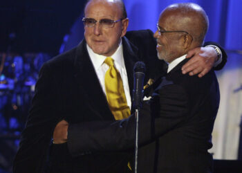 Clive Davis, recording executive and star-maker, dies at 94