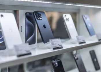 Buying a Used iPhone Makes More Sense Than Ever