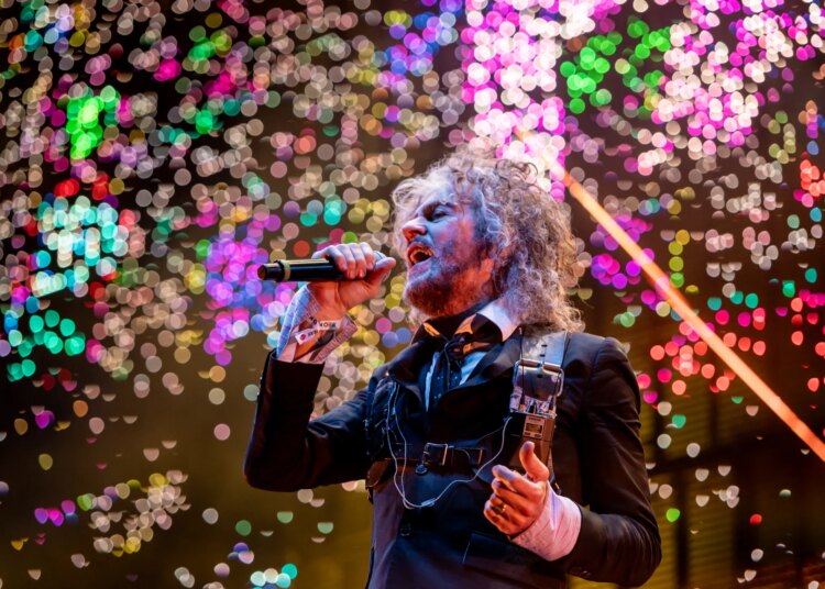 Iconic Indie Rock Singer Hospitalized With Pneumonia, Band Forced to Cancel Concert