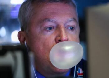 ‘Yet another way in which 2026 is looking like 1999’: Top analyst fears bubble popping with investors and Wall Street out over their skis