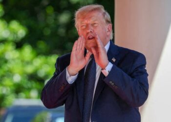 Trump Mocked Mark Zuckerberg and Jeff Bezos by Showing Off Fawning Texts