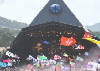 On This Day in 2022, Iconic UK Festival Returns After Two-Year Hiatus With Impressive, Historic Age Gap Between Headliners
