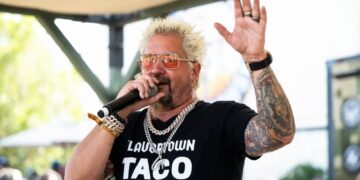 This Streamer Has Convinced the Internet Guy Fieri Never Swallows Food on TV