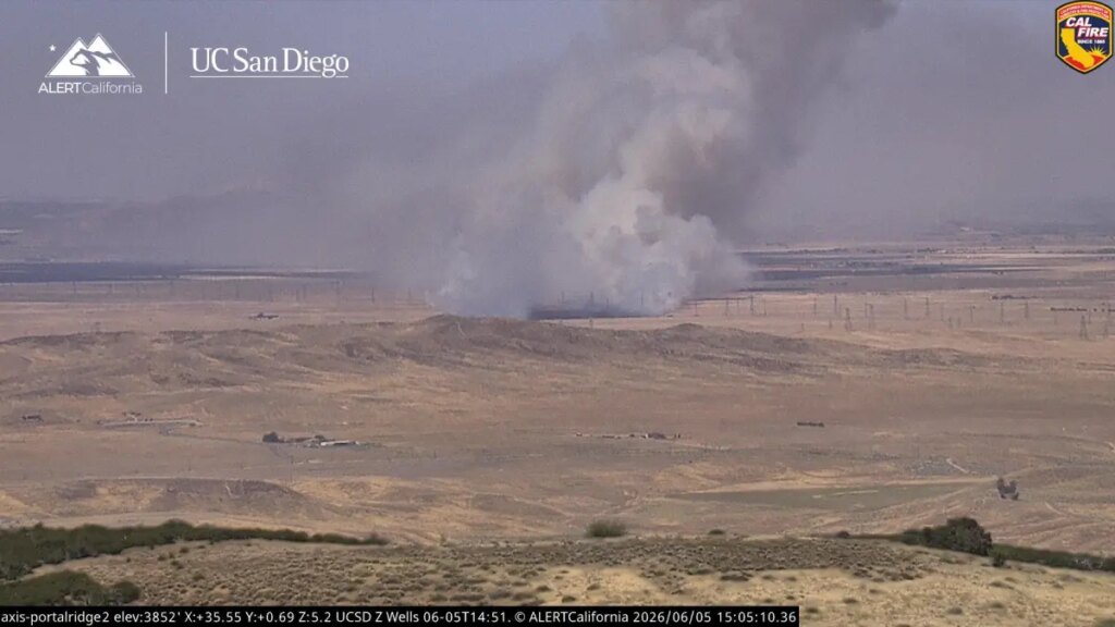 Brush fire scorches 2,000 acres across LA and Kern counties, triggering evacuation warnings