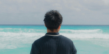 How to Actually Go Offline This Summer Without Losing Your Mind: A Guide