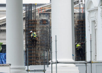 Trump is using a $500M no-bid contract to build his White House ballroom