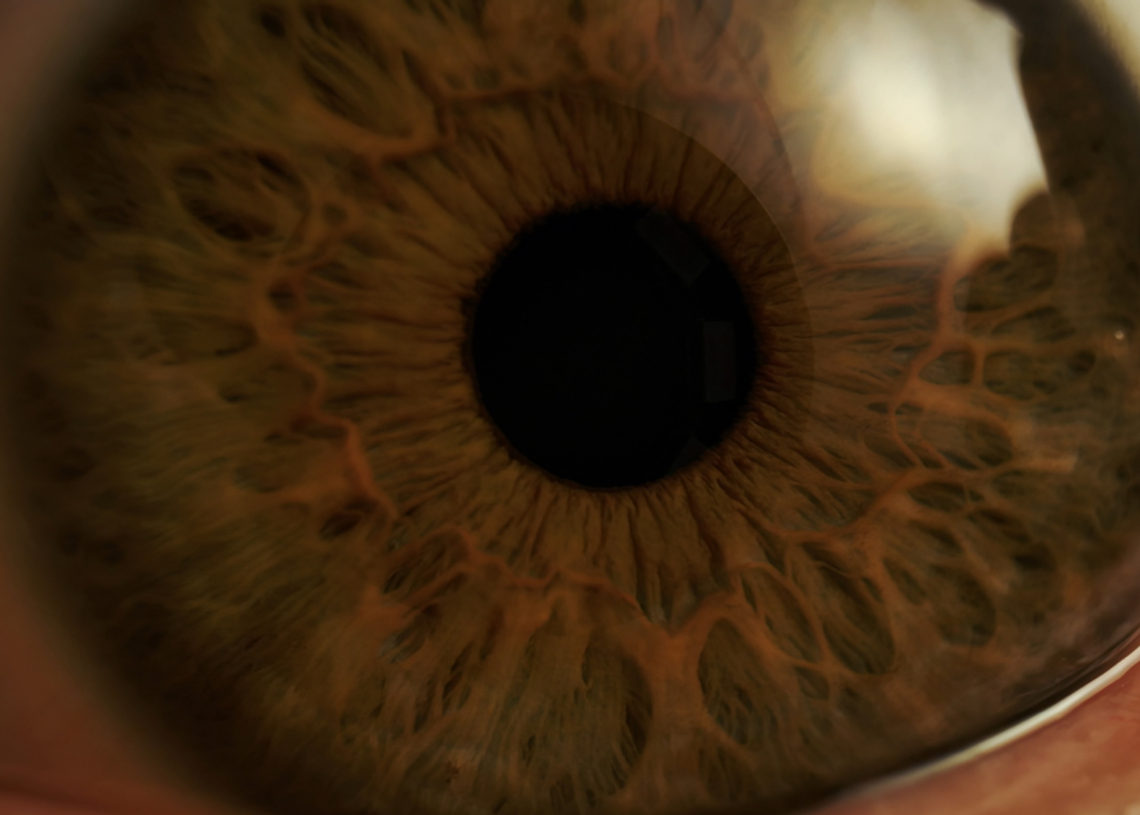 Man Tears Retinas After Using Massage Gun on His Face
