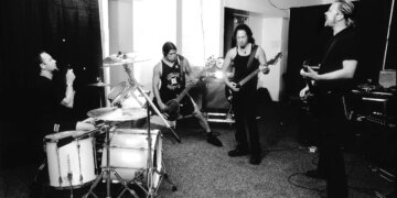 This Throwback Metallica Commercial Promoting Their Most Divisive Album Feels Like a Fever Dream Now