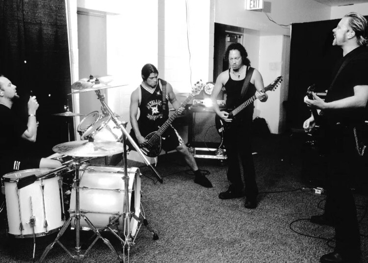 This Throwback Metallica Commercial Promoting Their Most Divisive Album Feels Like a Fever Dream Now