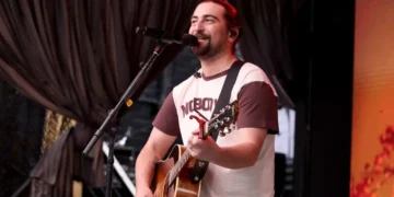 Noah Kahan Begs His Fans Not To Do This Insanely Gross Thing at His Concerts: ‘Please Dear God Just Go to the Bathroom’