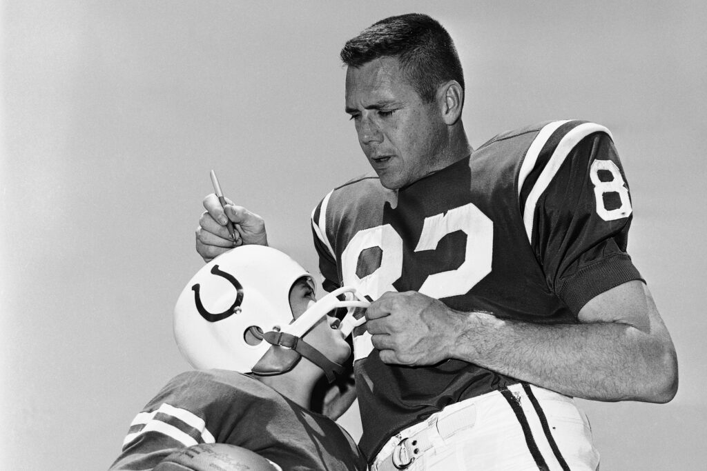Raymond Berry, sure-handed Hall of Fame receiver for the Colts, dies at 93