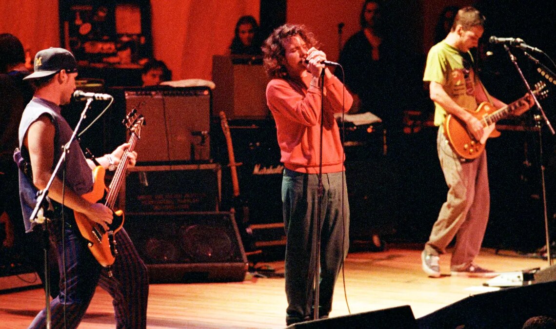 31 Years Ago, a Harrowing Food Poisoning Experience Inspired This Grunge Band’s Unexpected Hit