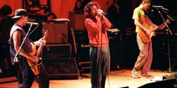 31 Years Ago, a Harrowing Food Poisoning Experience Inspired This Grunge Band’s Unexpected Hit