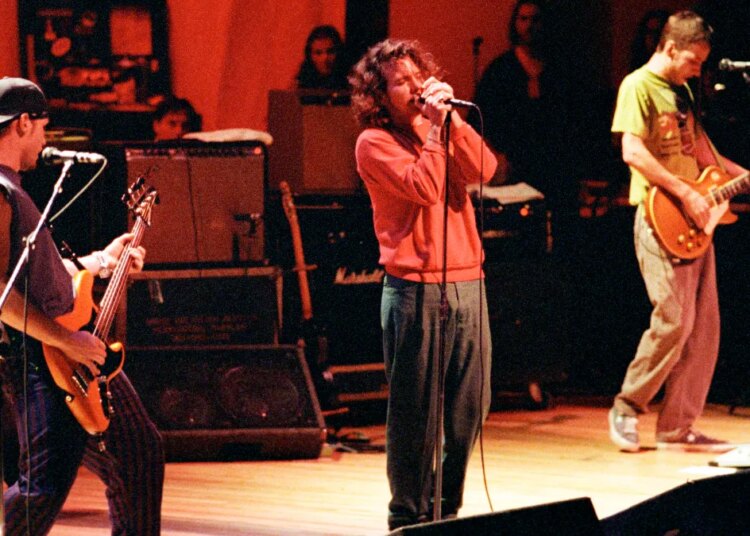 31 Years Ago, a Harrowing Food Poisoning Experience Inspired This Grunge Band’s Unexpected Hit