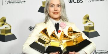 Phoebe Bridgers Ditched the Internet to Hype Up Her New Music. It’s Working