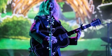 How a Gardening Accident Changed This Indie Icon’s Guitar Technique (And No, This Isn’t a Spinal Tap Reference)