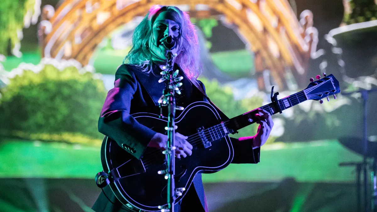 How a Gardening Accident Changed This Indie Icon’s Guitar Technique (And No, This Isn’t a Spinal Tap Reference)