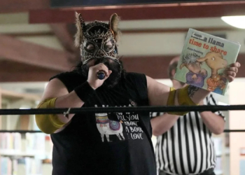 Pro Wrestlers Are Fighting in Libraries Now, and It’s Actually for a Good Cause