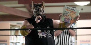 Pro Wrestlers Are Fighting in Libraries Now, and It’s Actually for a Good Cause