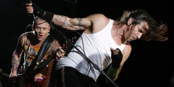4 Underrated Tracks From Red Hot Chili Peppers’ ‘Stadium Arcadium’, Which Was No. 1 on This Day in 2006