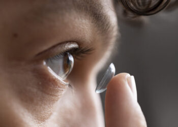 3 contact lens mistakes that eye doctors wish you would stop making