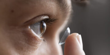 3 contact lens mistakes that eye doctors wish you would stop making