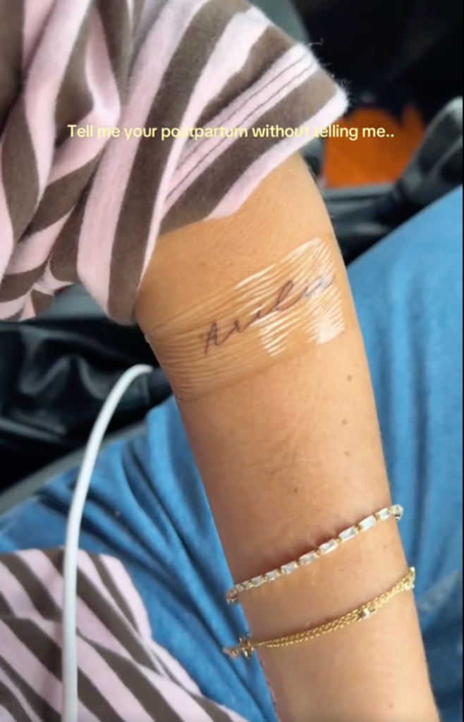 However, the fine-line script, meant to be her daughter's name, clearly reads “Arilie” instead of “Airlie”, completely swapping the ‘i’ and ‘r’ in the name.