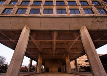 The federal government’s big fat real estate problem