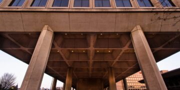 The federal government’s big fat real estate problem