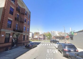 Two teens stabbed during NYC robbery attempt