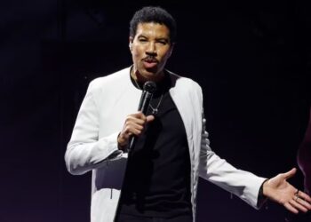 Lionel Richie Cuts Concert Short After Falling Ill Mid-Performance