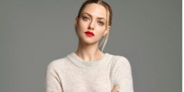 Amanda Seyfried Nearly Played Joni Mitchell in a Biopic — and Learned to Play an Entire Album