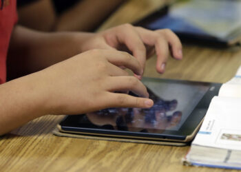 Nation’s second-largest school district passes strict new screen time rules for students