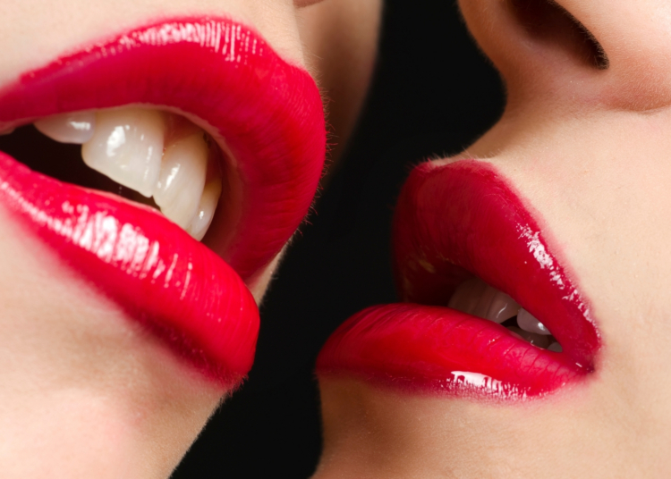 Welcome to the Praise Kink Era: Why Gen Z Prefers Compliments Over Dirty Talk in the Bedroom