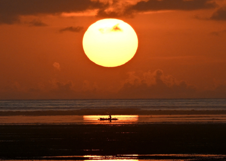 What Is a ‘Sunset Clause’? The Dating Trend That Could Save You Months of Heartbreak.