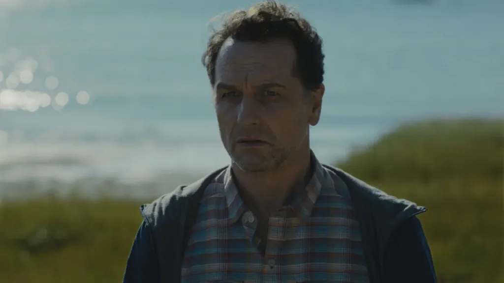Matthew Rhys as Mayor Tom Loftis in the 