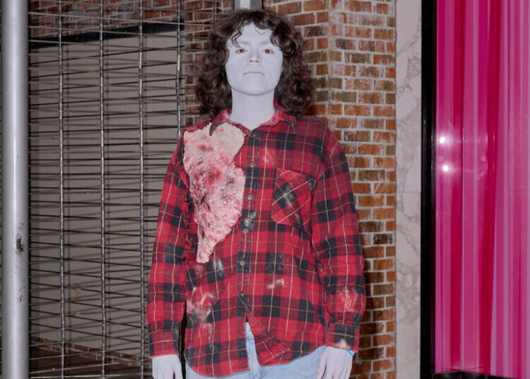 Horror Fans Bid a Bittersweet Farewell to an Empty Mall Full of Zombies