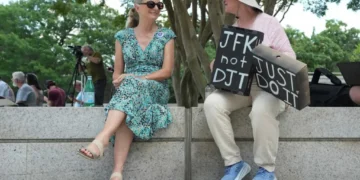 MS NOW pinpoints Trump moment that echoes toppling of Hussein’s statue: ‘He’s in trouble’